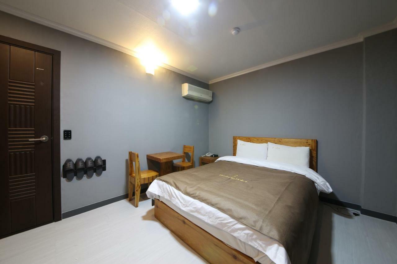 Gung Hotel Csondzsu Kültér fotó