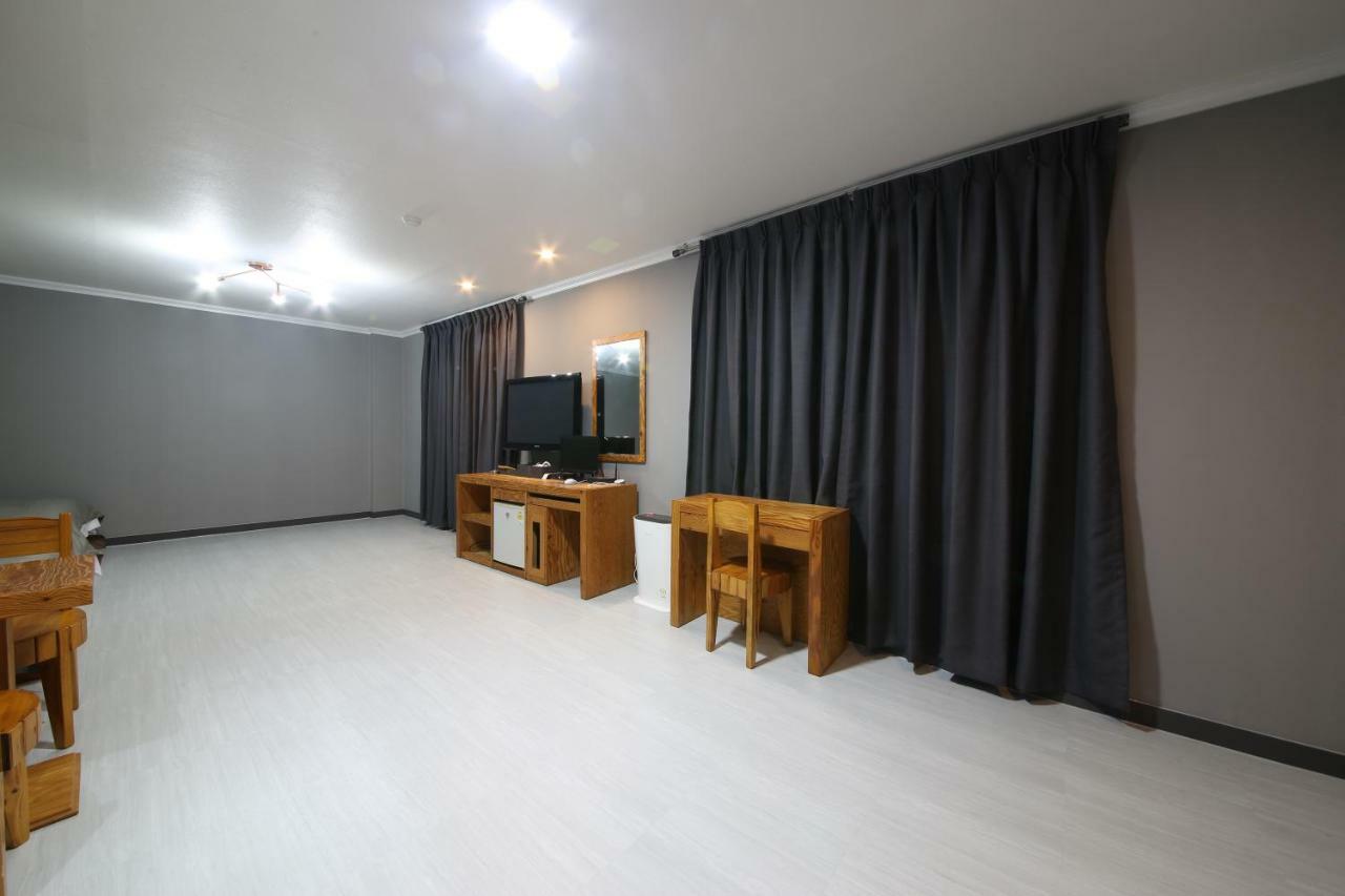 Gung Hotel Csondzsu Kültér fotó